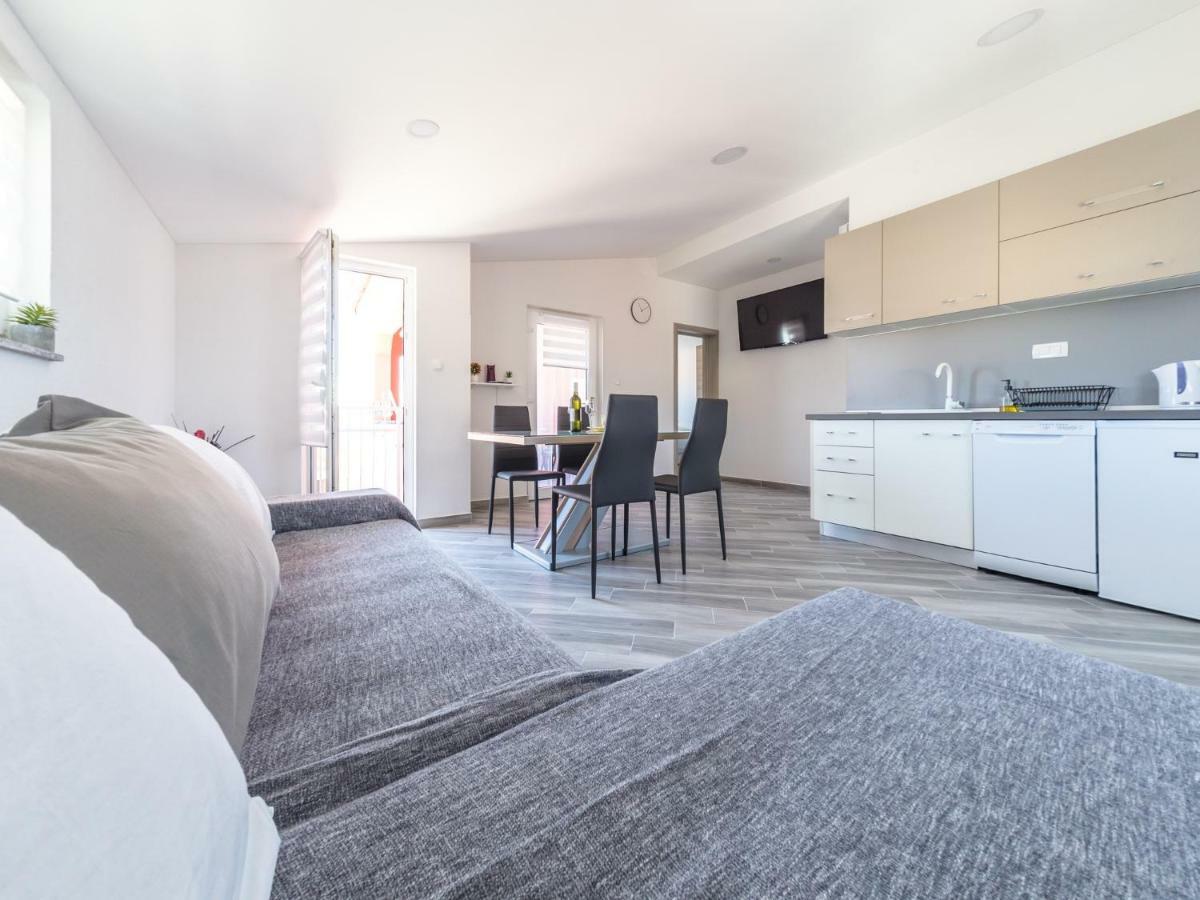 Apartment ˝Soleil˝ Vir Exterior photo